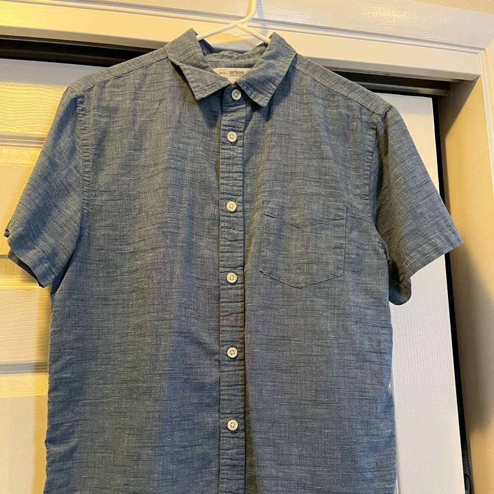 Urban Pipeline Men’s short sleeve button down shirt (M)